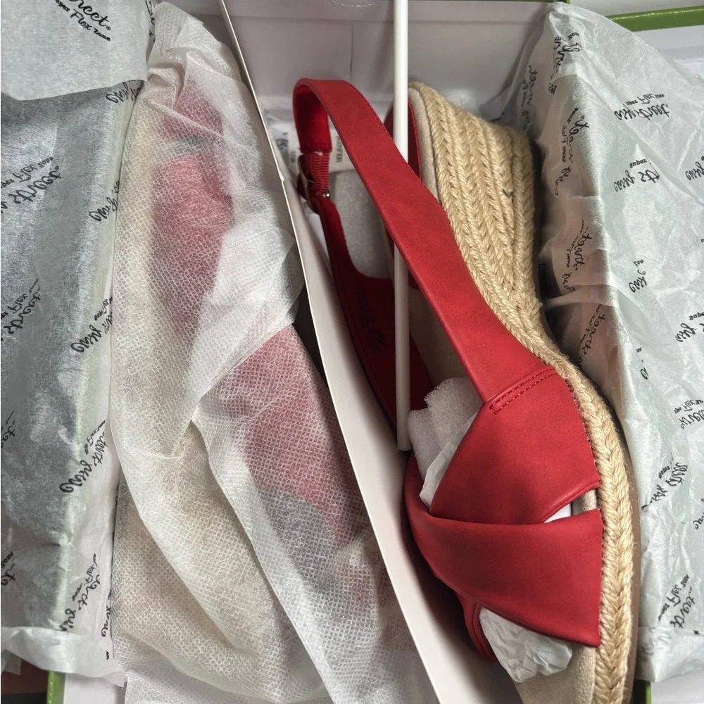 Easy Street Red Espadrille Shoes with Cross-Strap‎ Design